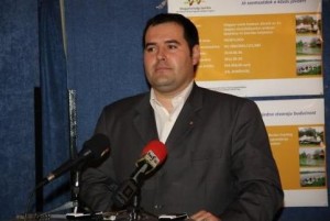 Fejsztámer Róbert sajtótájékoztatón, a Tisza Menti Információs Fejlesztési Központ igazgatójaként